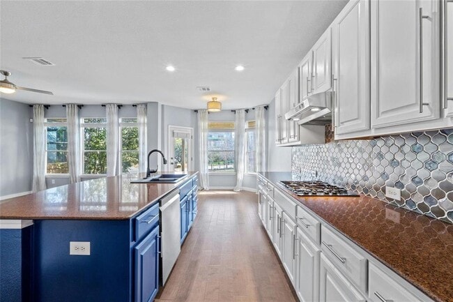 Building Photo - 11 White Magnolia Cir