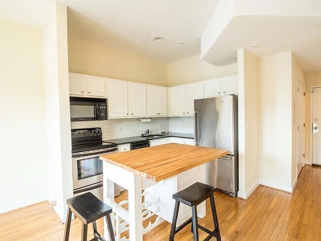 Primary Photo - 1415 Chapin St NW