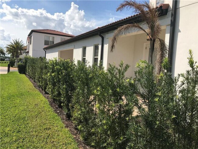 Building Photo - 8896 Bismarck Palm Dr