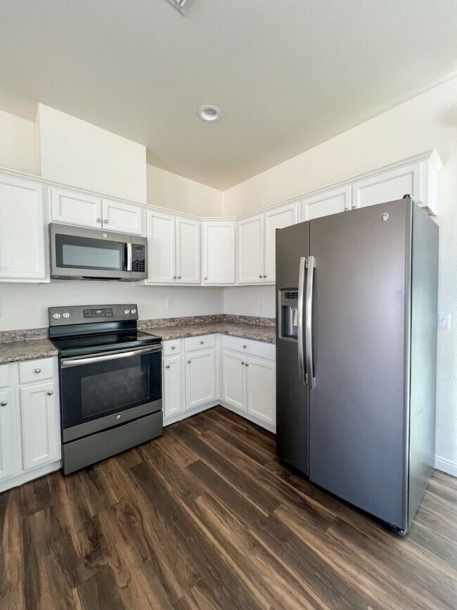 Building Photo - 29 Palms Home with Solar