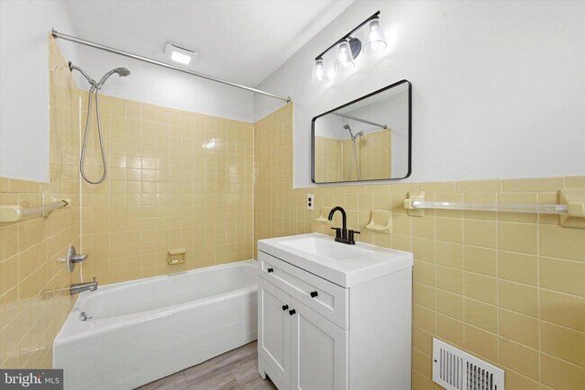 Building Photo - 3 Curtis Ave