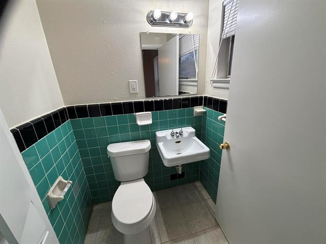 Building Photo - 1222 Brookhollow Dr