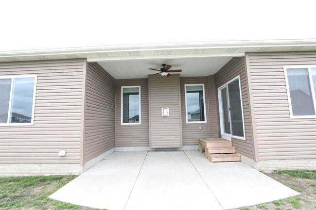 Building Photo - Beautiful Rental Home