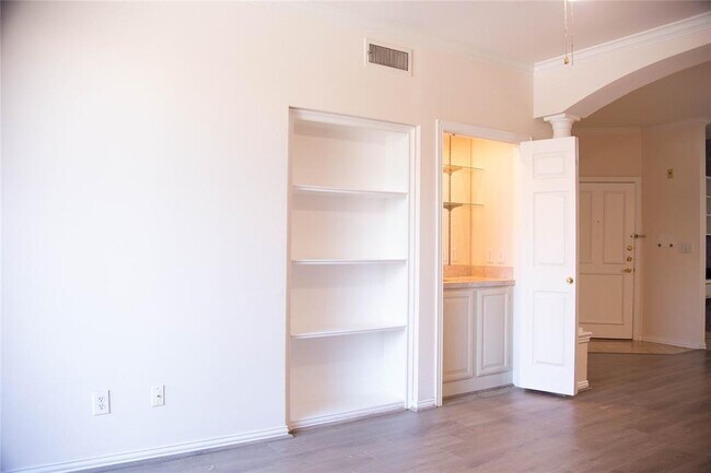 Building Photo - 2111 Welch St