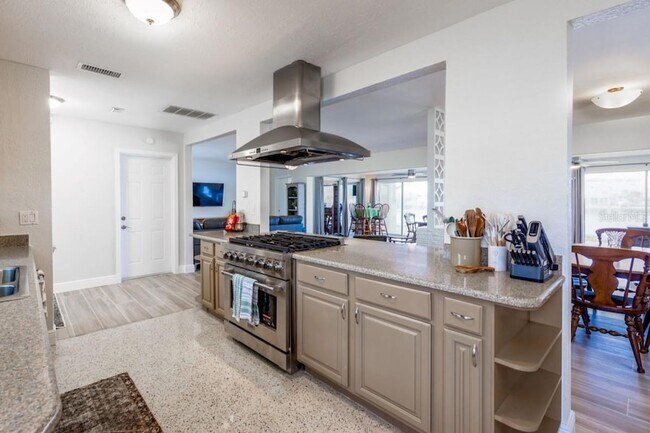 Building Photo - 16114 5th St E