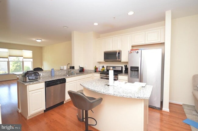 Building Photo - 1571 Renate Dr