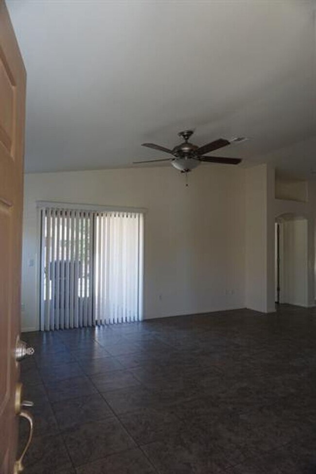 Building Photo - 4137 E Shadow Branch Dr