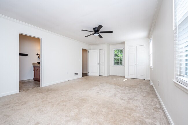 Building Photo - 114 Newman St