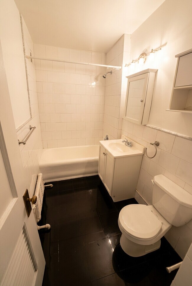 Building Photo - 1324 Locust St