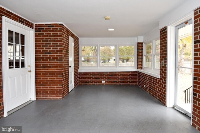 Building Photo - 7125 Harrison Ln