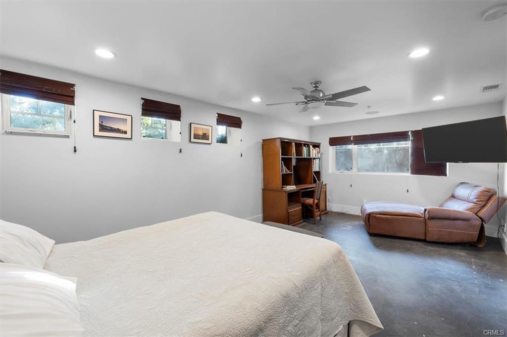 Spacious Basement Room I - 206 Avenue H