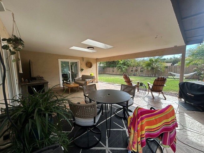 Building Photo - Large and Spacious Home In Carlsbad Availa...