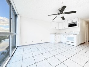 Building Photo - Waikiki 1-Bedroom Condo with Parking and A/C