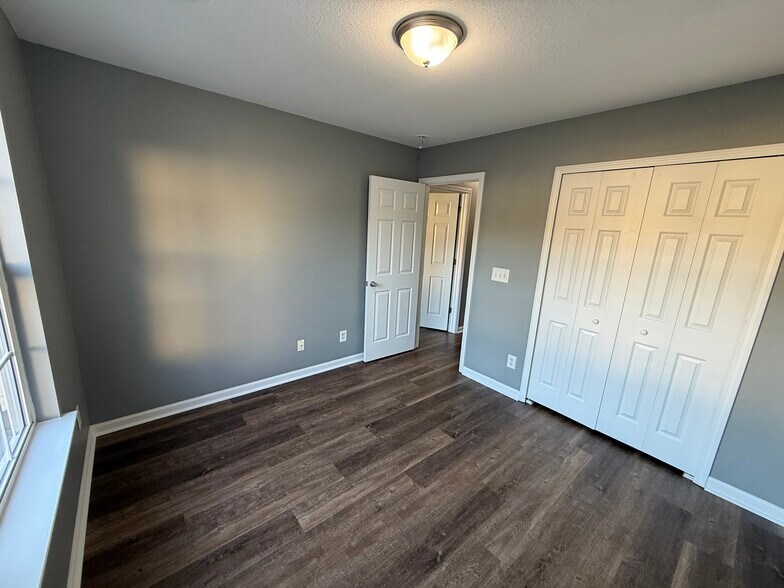 Building Photo - 225 Blue Robin Way