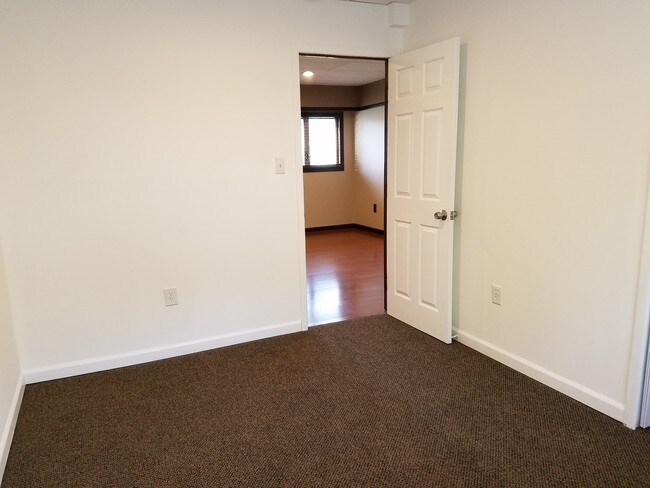 Bedroom 1, LED lighting - 100 Manning Pl