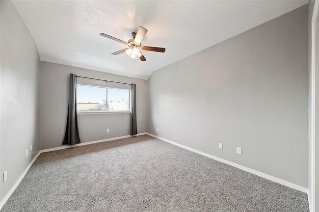 Building Photo - 10815 Norchester Village Dr