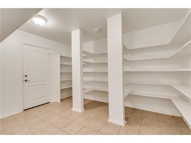 Building Photo - 524 Castebar Dr
