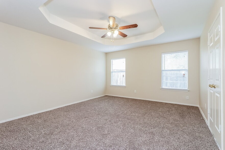 Building Photo - 948 Grand Central Pkwy