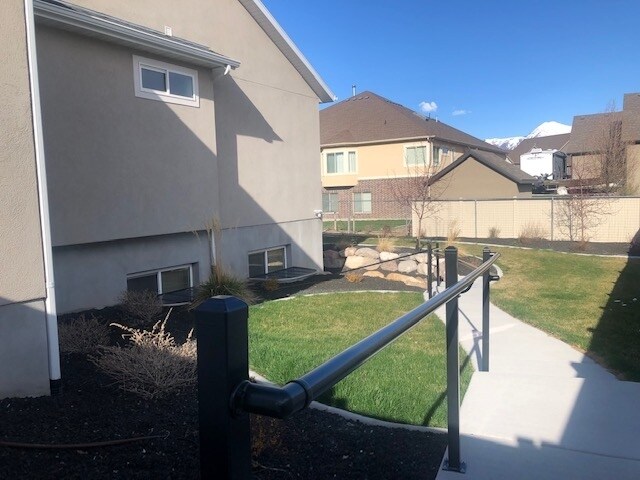 Building Photo - 584 2530 W