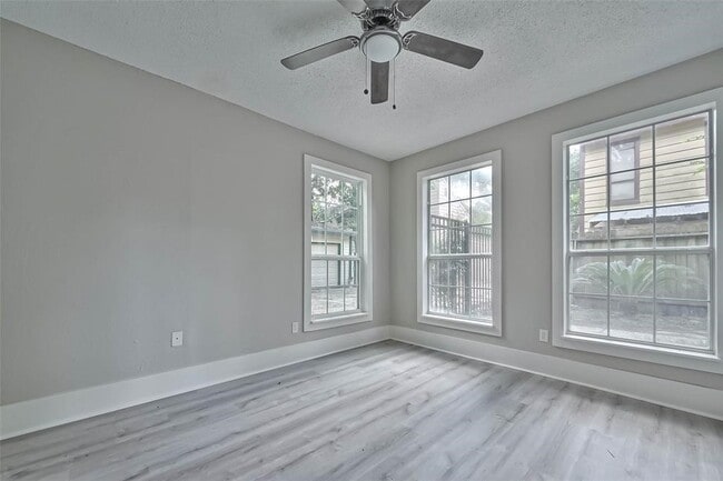 Building Photo - 17805 Villa Way Dr