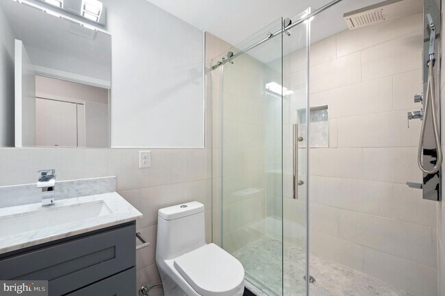 Building Photo - 2249 N Franklin St