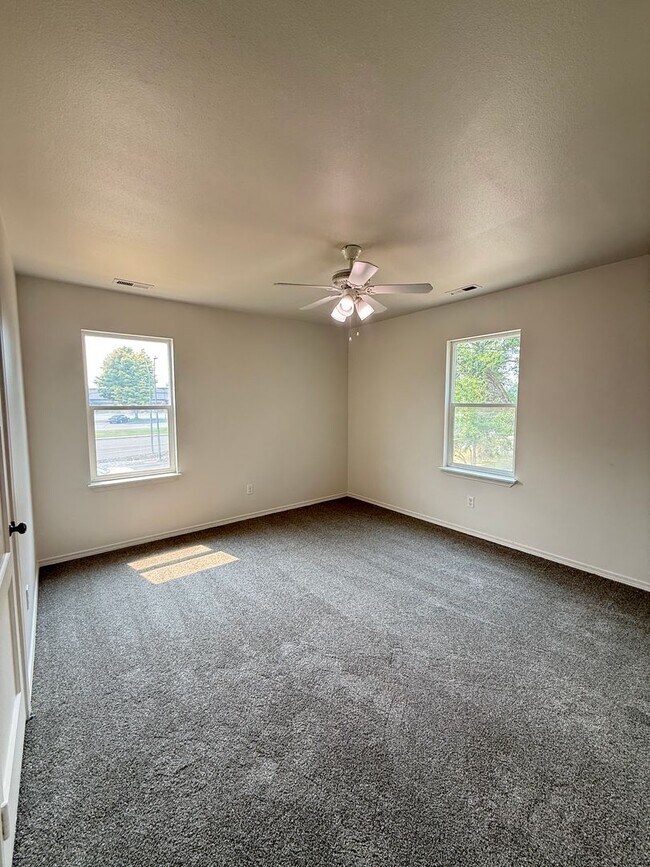 Building Photo - 1402sw