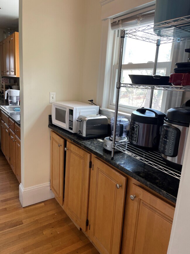 Building Photo - 35 Dickinson Rd