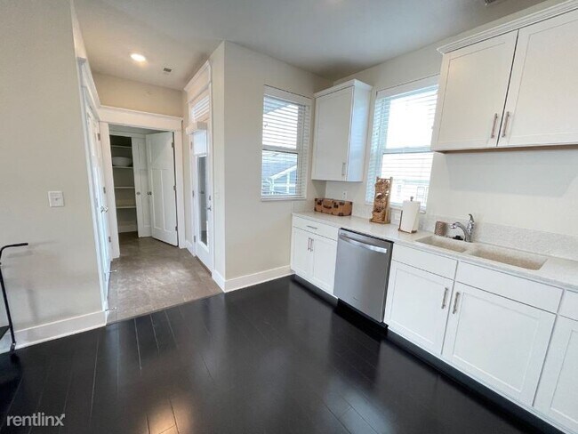 Building Photo - 3 br, 2.5 bath Townhome - 13174 Lincoln Rd