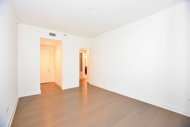 Building Photo - 60 E Randolph St