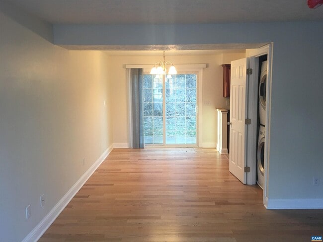 Building Photo - 104 Longwood Dr