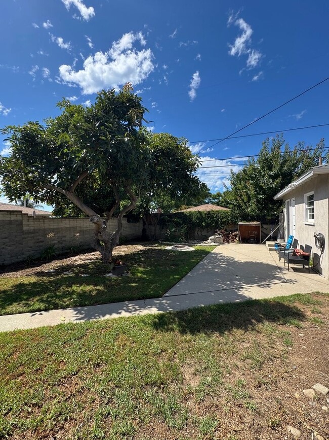 Building Photo - Duplex for rent in Ventura