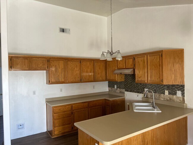 Building Photo - 608 Isla Bonita St