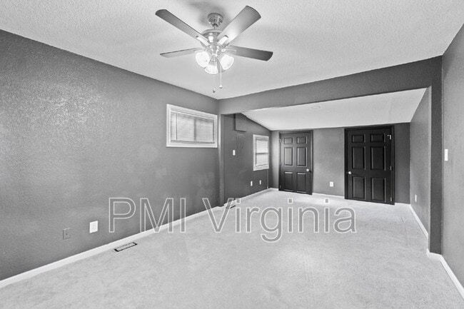 Building Photo - 1021 Mineola Dr