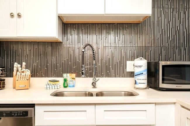 Building Photo - 4000 Gulf Terrace Dr