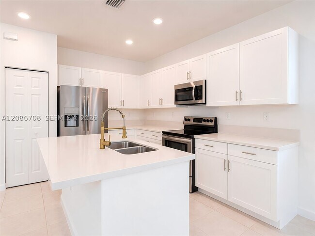 Building Photo - 3448 W 110th St