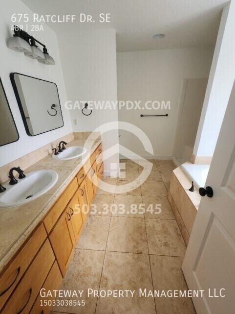 Building Photo - 675 Ratcliff Dr SE