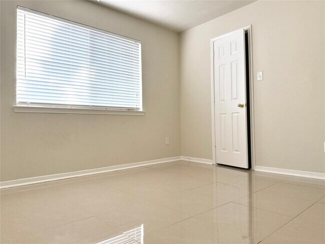 Building Photo - 11911 Timpnogos Dr