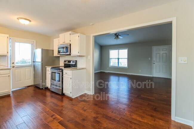 Building Photo - 7103 Thornaby Dr