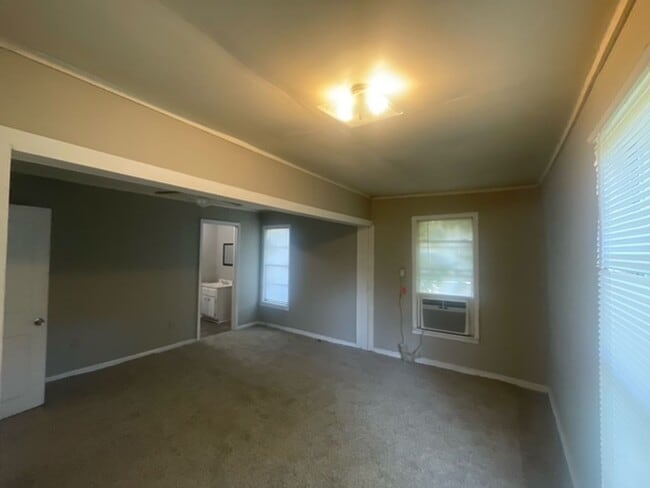 Building Photo - Renovated 2 Bedroom 1.5 Bath Home for Rent!!