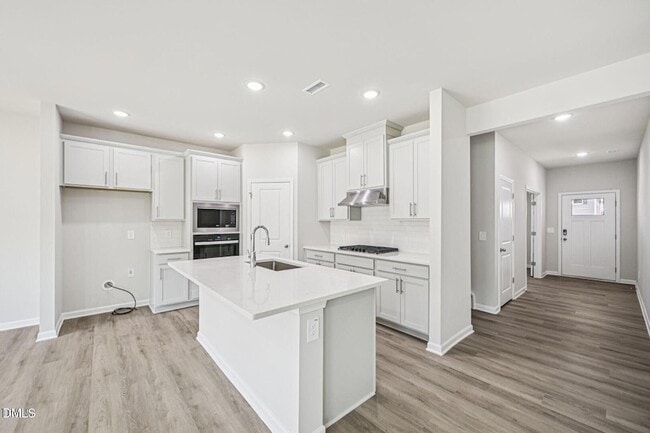 Building Photo - 721 Deschutes Dr