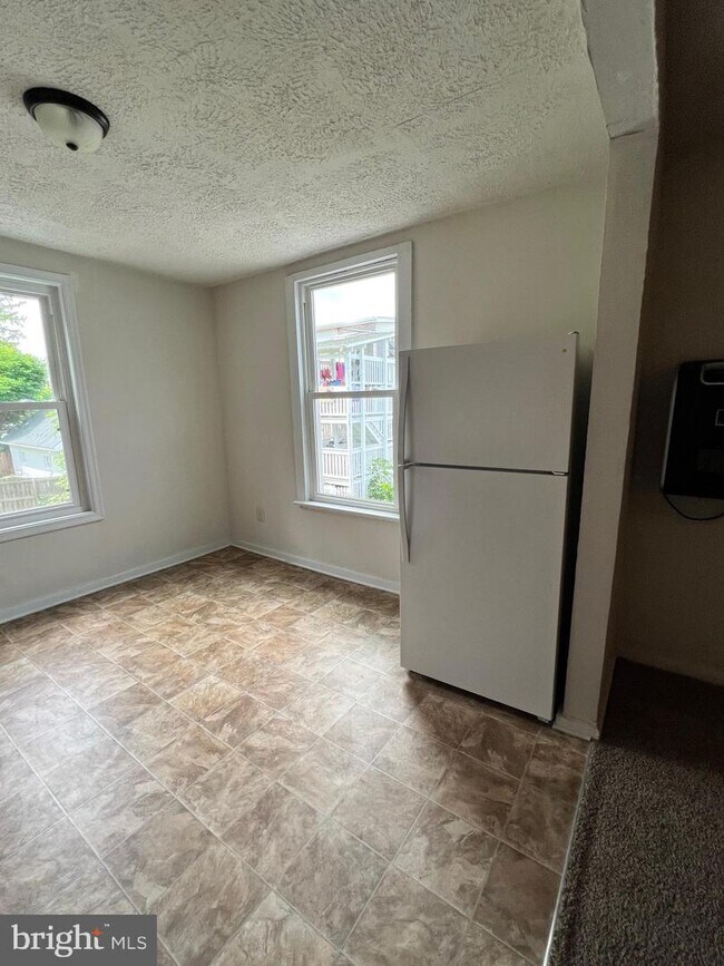 Building Photo - 202 N Samuel St