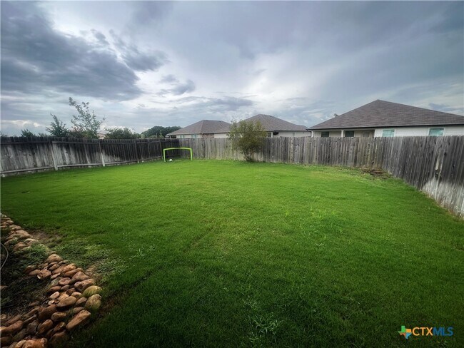 Building Photo - 940 Chachalaca Ct