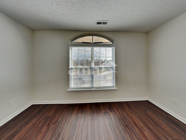 Building Photo - 2112 Coral Berry Ln