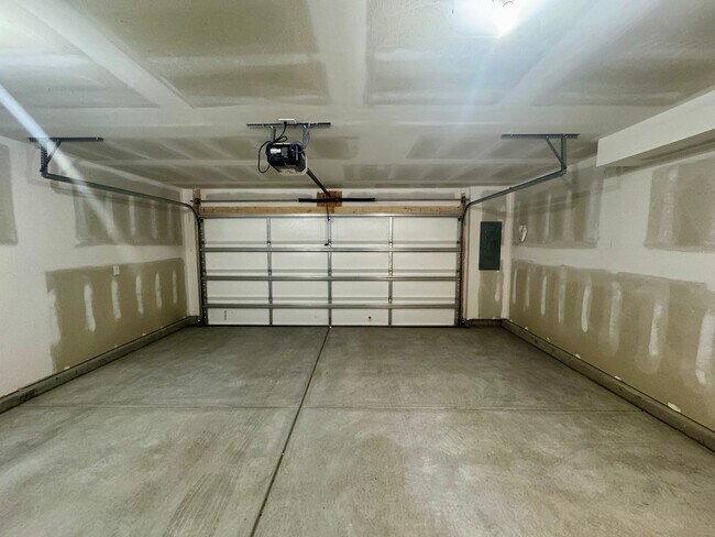 Building Photo - New Construction!  3BR/2.5BA Townhouse