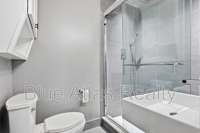 Building Photo - 15625 Terrace Lawn Cir