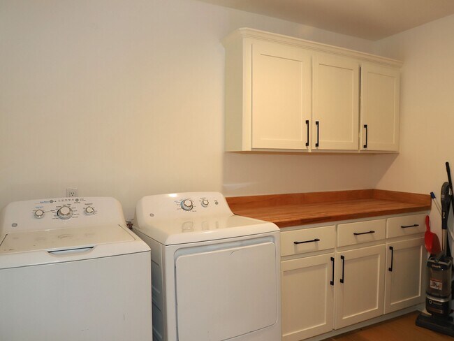 Building Photo - 1605 9th St