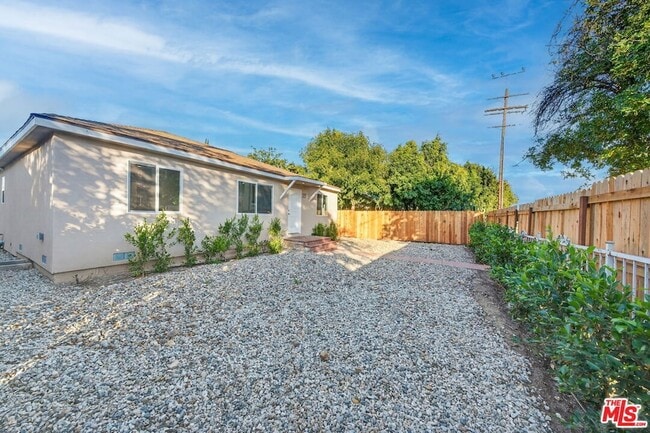 Building Photo - 17623 Burbank Blvd