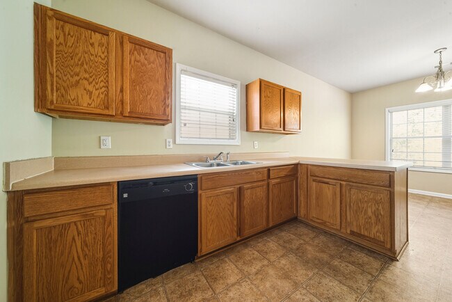 Building Photo - 4750 Ferncrest Pl