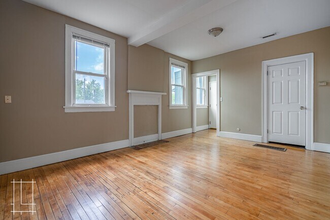 Building Photo - 2487-2491 Summit St.