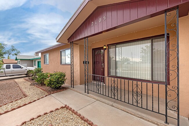 Building Photo - Beautiful Updated Home!